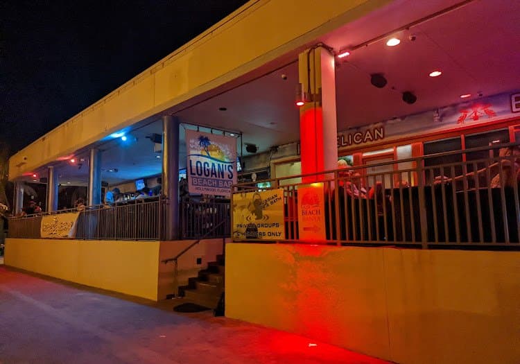 Critique of Logan’s Beach Bar: Dive Into Hollywood’s Dive Scene