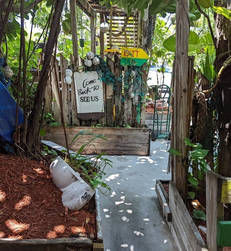 Discovering Hollywood’s Hidden Gem: Le Tub Grill & Bar Review — photograph 42