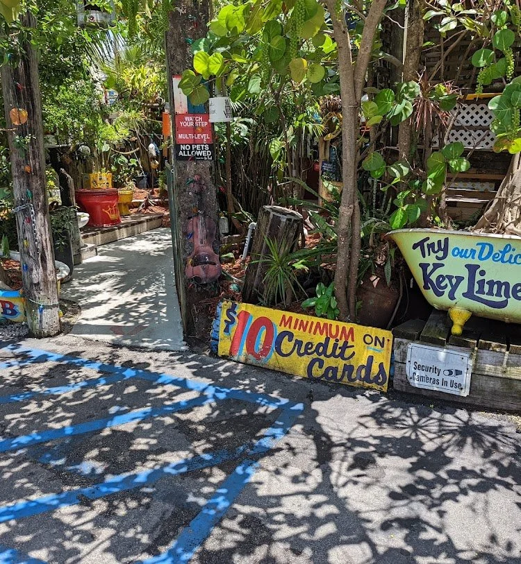 Discovering Hollywood’s Hidden Gem: Le Tub Grill & Bar Review — photograph 43