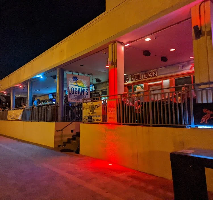 Critique of Logan’s Beach Bar: Dive Into Hollywood’s Dive Scene — photograph 21