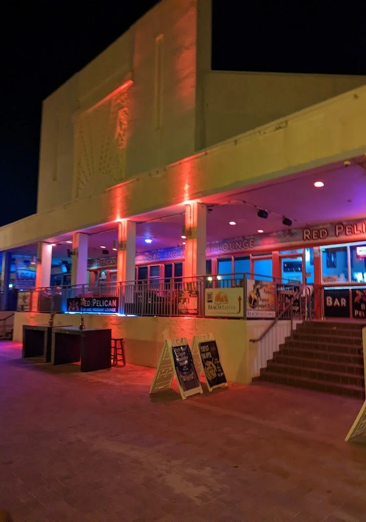 Critique of Logan’s Beach Bar: Dive Into Hollywood’s Dive Scene — photograph 8