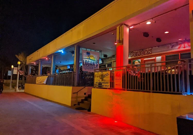 Critique of Logan’s Beach Bar: Dive Into Hollywood’s Dive Scene — photograph 9