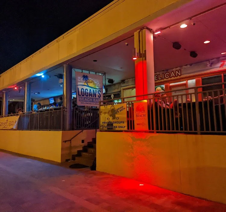 Critique of Logan’s Beach Bar: Dive Into Hollywood’s Dive Scene — photograph 19