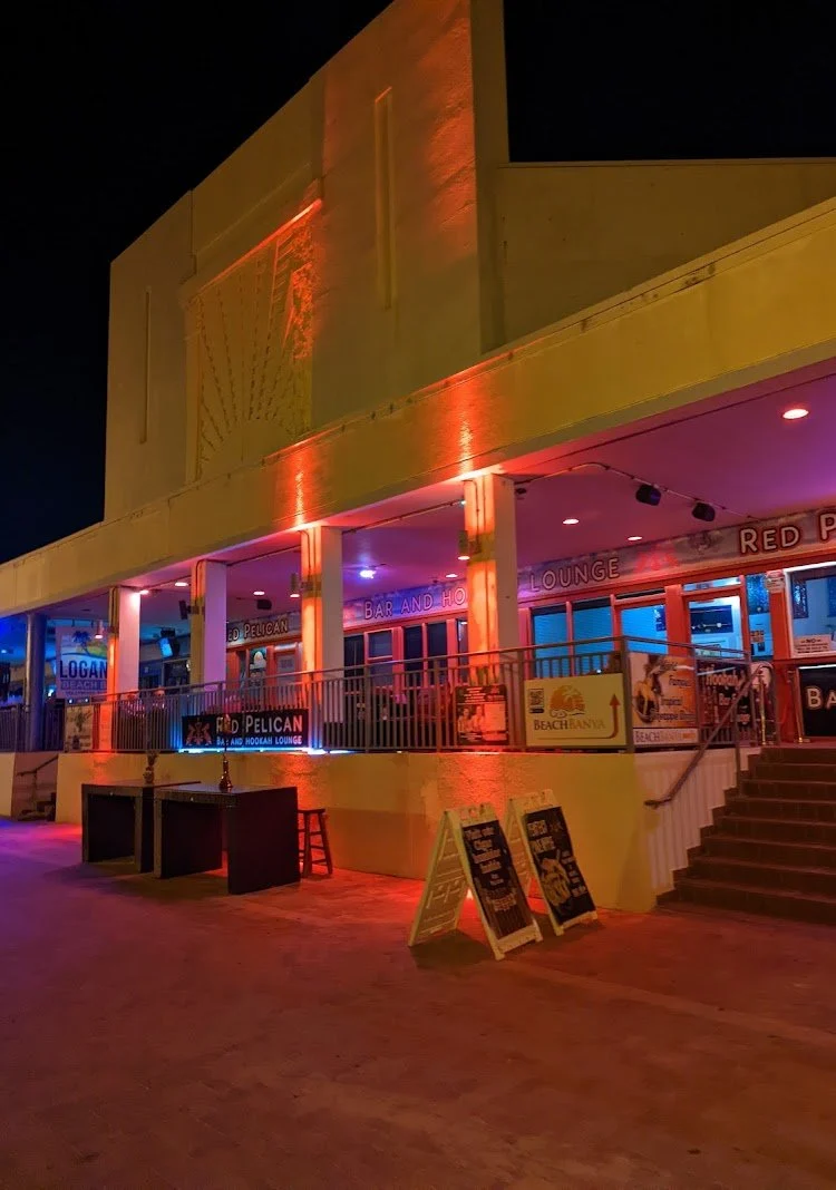 Critique of Logan’s Beach Bar: Dive Into Hollywood’s Dive Scene — photograph 4