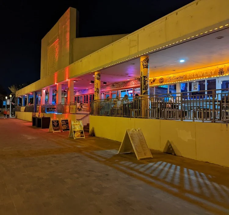 Critique of Logan’s Beach Bar: Dive Into Hollywood’s Dive Scene — photograph 20