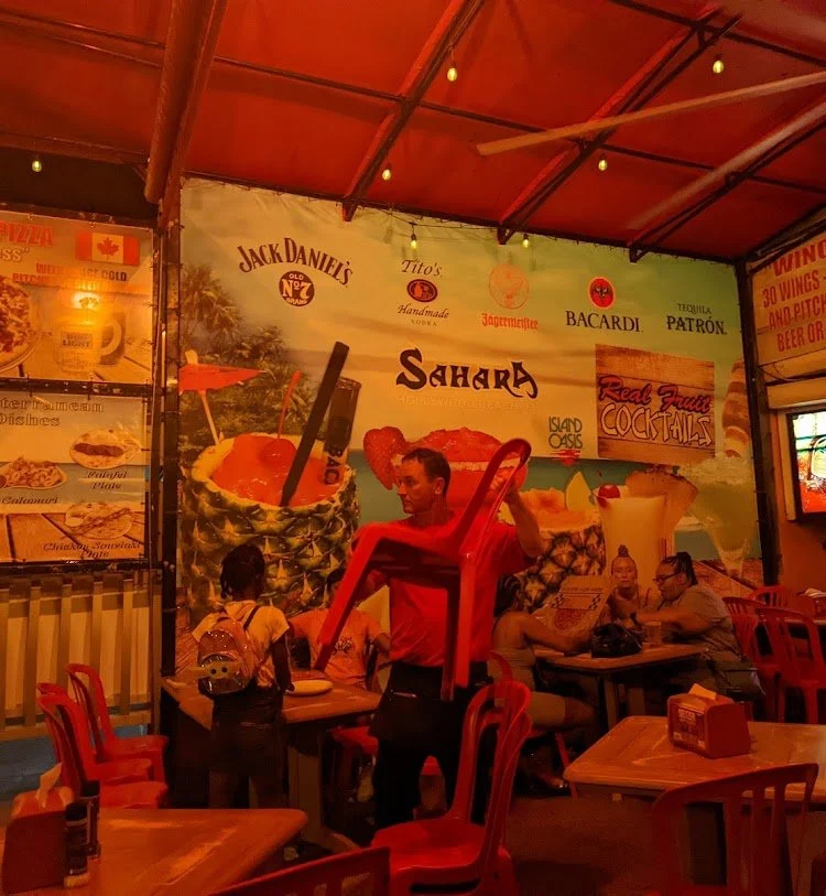 Sahara International: Hollywood’s Late-Night Pizza Haven — photograph 34
