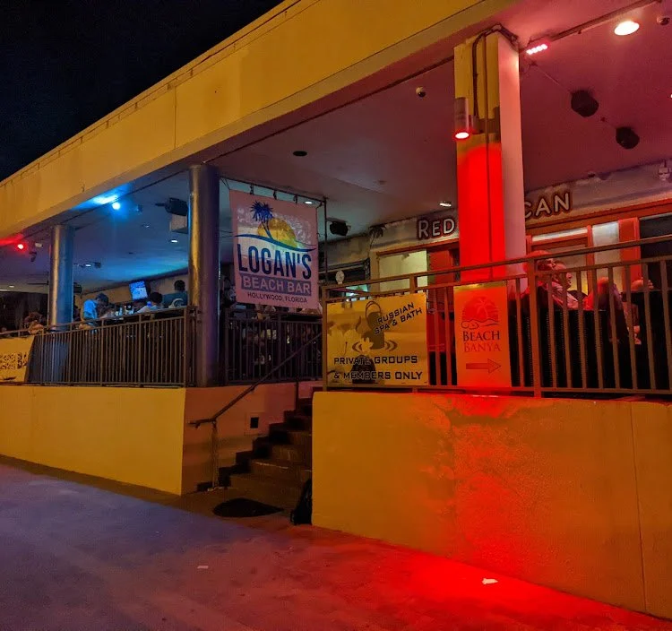 Critique of Logan’s Beach Bar: Dive Into Hollywood’s Dive Scene — photograph 13