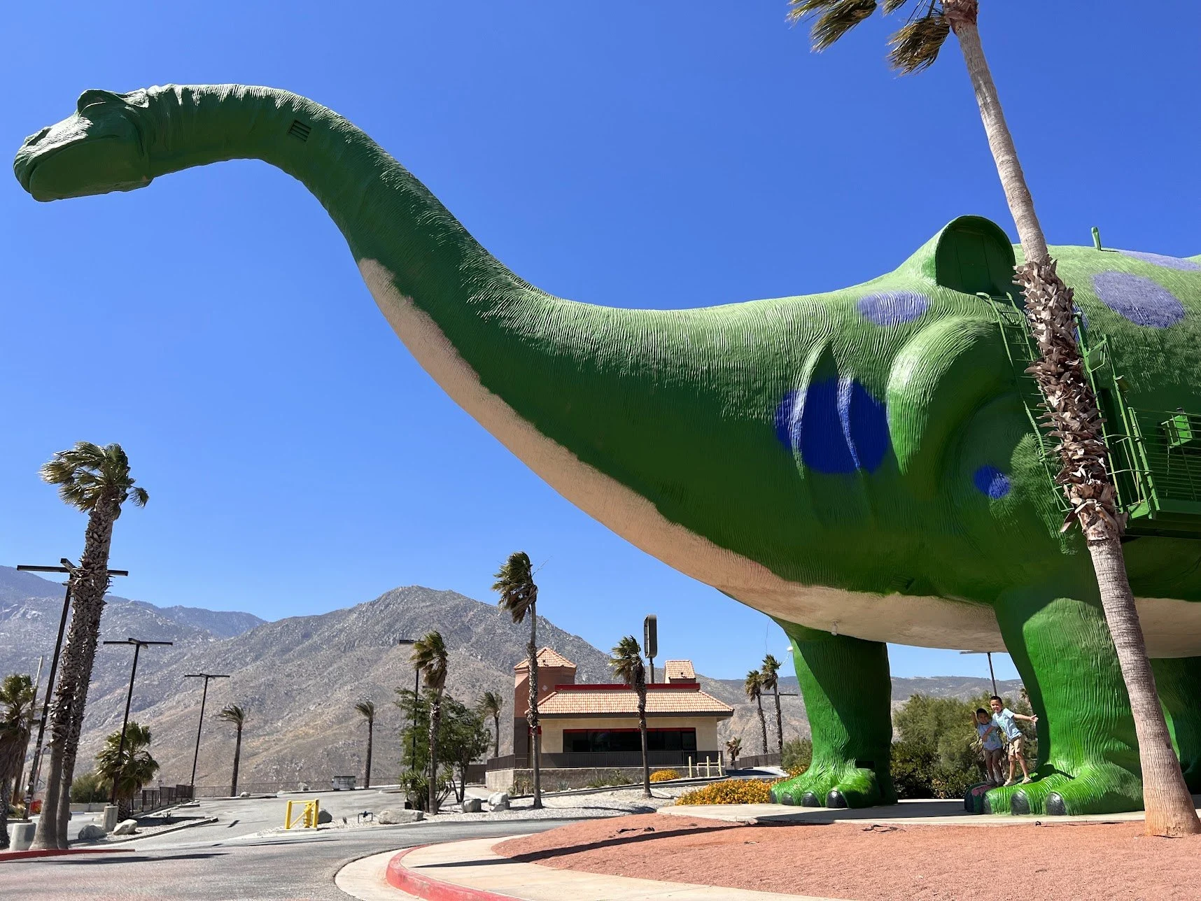 Prehistoric Wonders at Your Fingertips: A Family Adventure at the Cabazon Dinosaur Attraction
